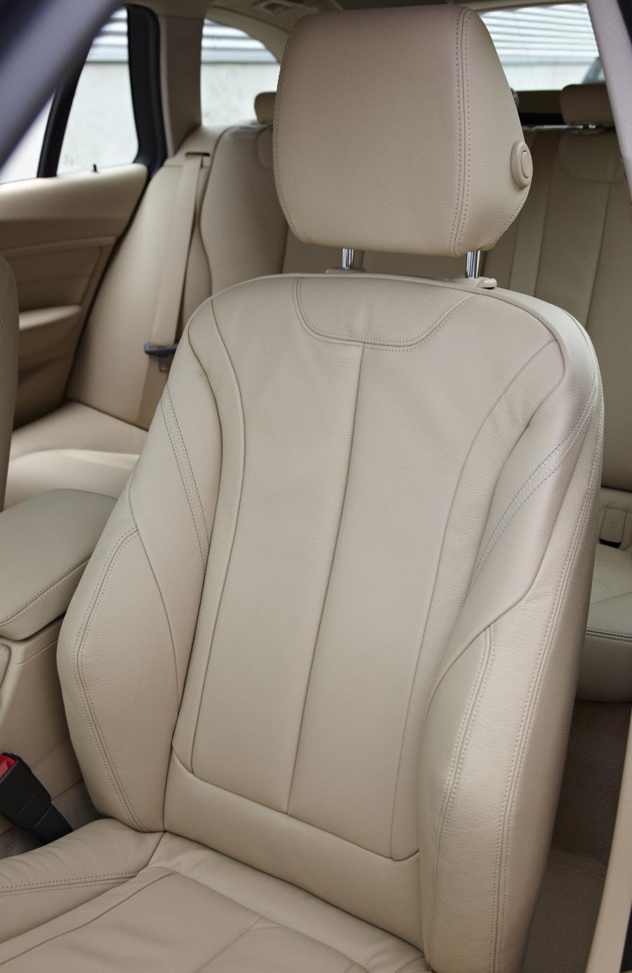  BMW 328i Touring Luxury 2012 года  (фото 24 из 200)